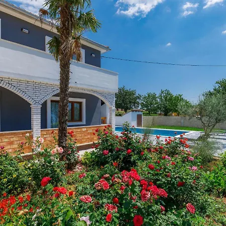 Mia By Interhome Vakantiehuis Svetvinčenat